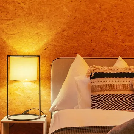 Bed & Breakfast Standard 2 - Heiti