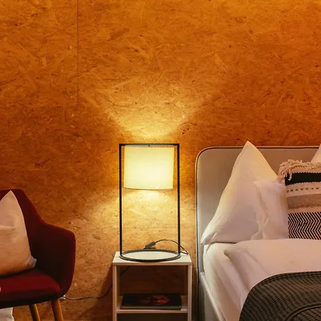 Bed & Breakfast Standard 2 - Heiti